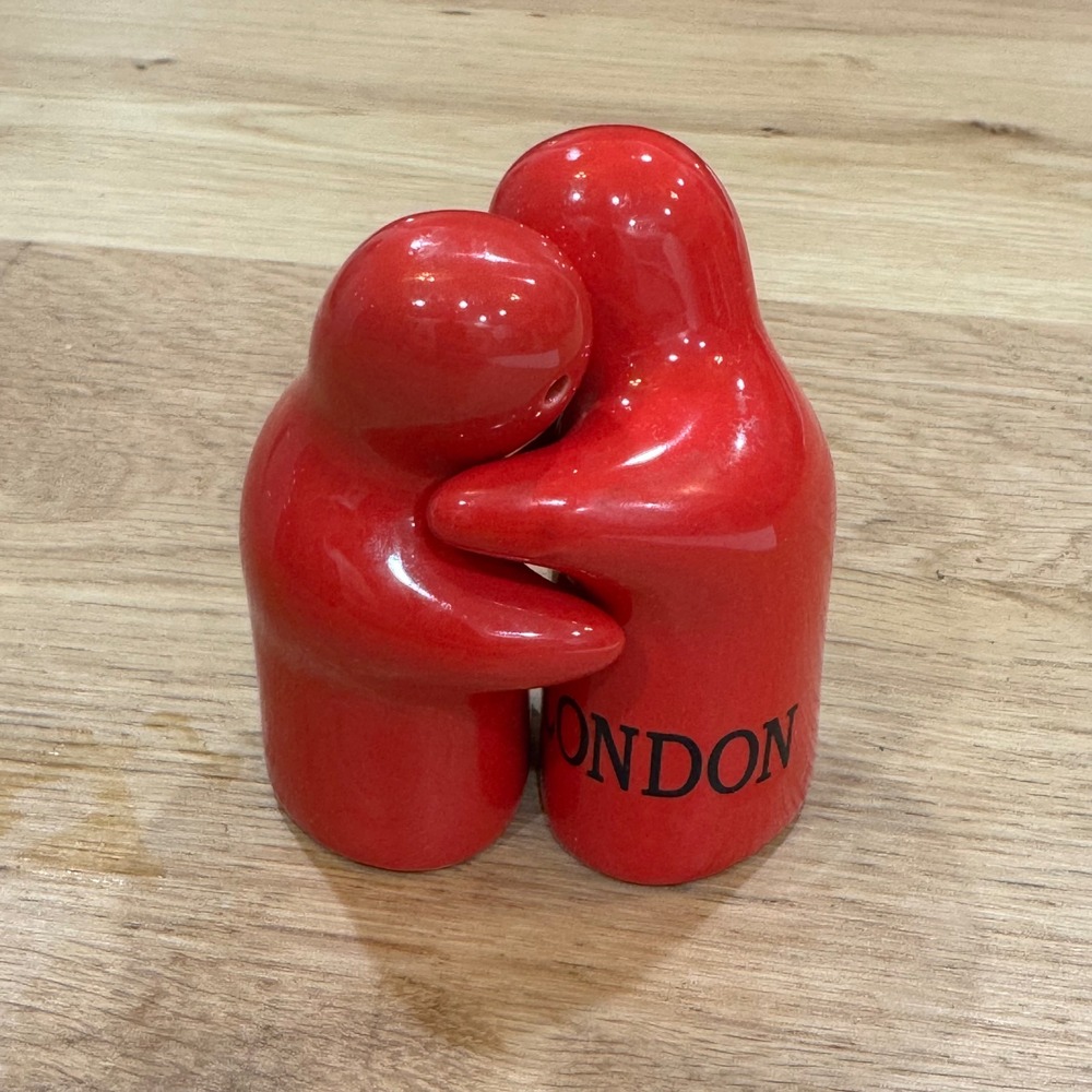 London Souvenir Red Ceramic Hugging Figures Salt and Pepper Shaker Set S&P